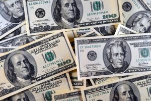 Dólar paralelo confirmó tendencia bajista en 203.074,60 bolívares 2 dolares 4