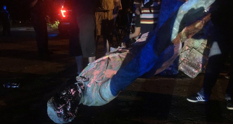 EE.UU.:Un afroamericano resulta gravemente herido tras caerle encima un monumento 1 Estados Unidos