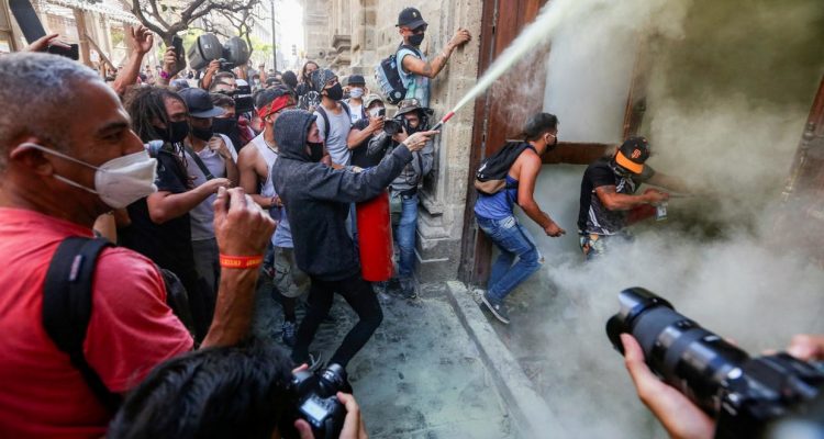 mexico la muerte de un hombre tras ser detenido violentamente por la policia enciende las protestas 5eda31c4aceb4