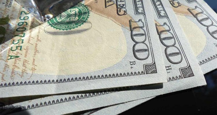 Dólar paralelo abrió a la baja en Bs.203.638,81 y Bs.205.755,54 1 penta5