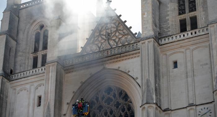 incendio en catedral