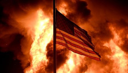 bandera ardiente