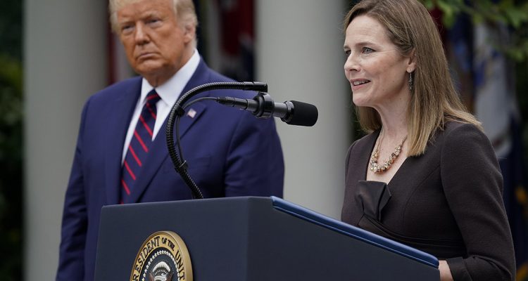 Trump y Amy Coney Barrett.jpg
