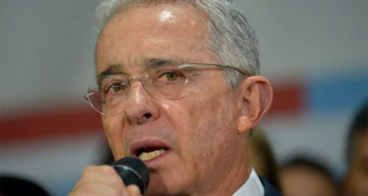 libertad de Álvaro Uribe Velez