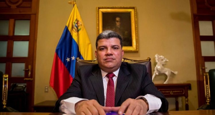 ¡Polémica! Difunden video del diputado Luis Parra contando un fajo de euros 1 Luis Parra
