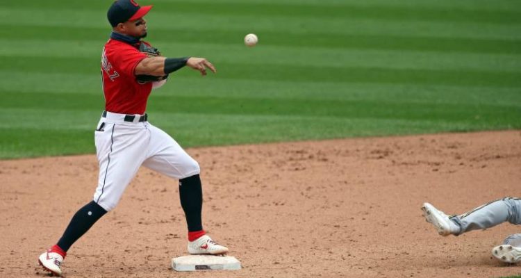 ¡Orgullo venezolano! Criollo Cesar Hernández conquistó su primer Guante de Oro 1 Venezolano