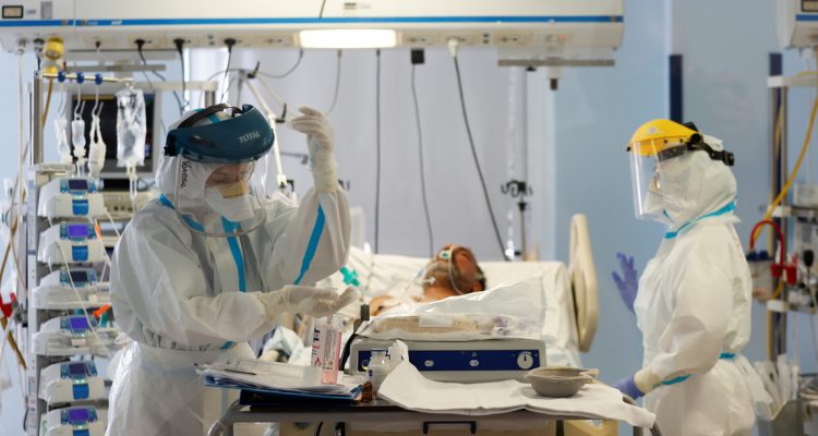 Médicos advierten que Italia se encuentra al borde de «una tragedia nacional» debido a la Covid-19 1 Italia