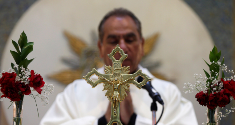 «Jesús era alegre»: Un sacerdote brasileño se desternilla de la risa durante una misa virtual 1 sacerdote
