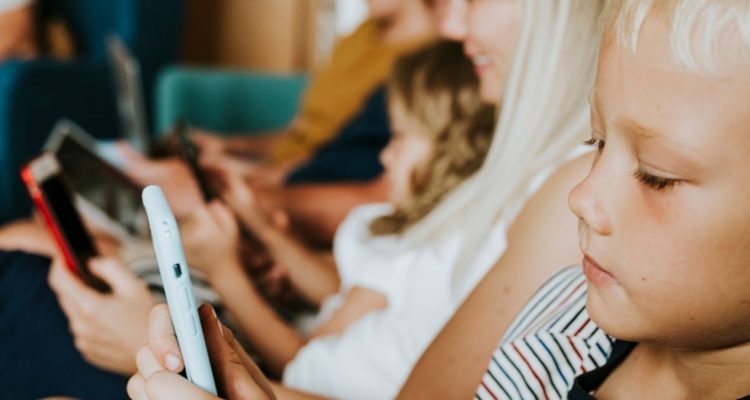 Niños «influencers»: ¿Debemos proteger a los menores de las marcas o de sus propias familias? 1 niños