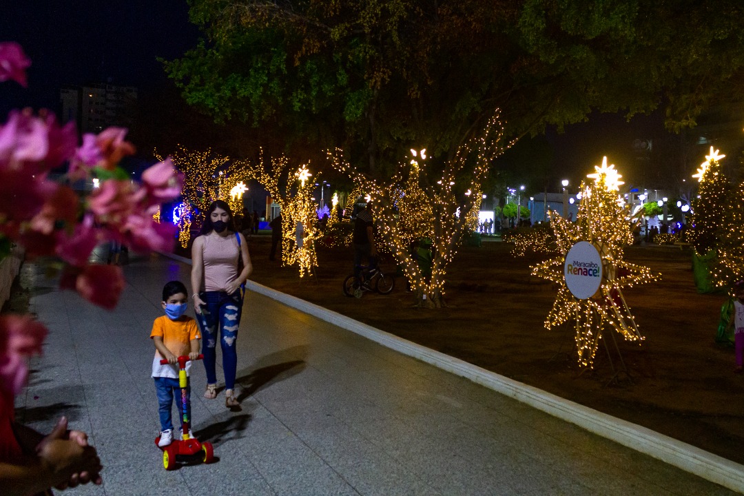 Inició la Navidad en el Zulia con el encendido de luces de la plaza La República en Maracaibo (+fotos) 4 IMG 20201108 WA0019