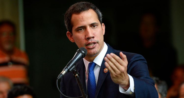 Guaidó anunció que se mantendrá como presidente interino de Venezuela 1 Juan Guaidó