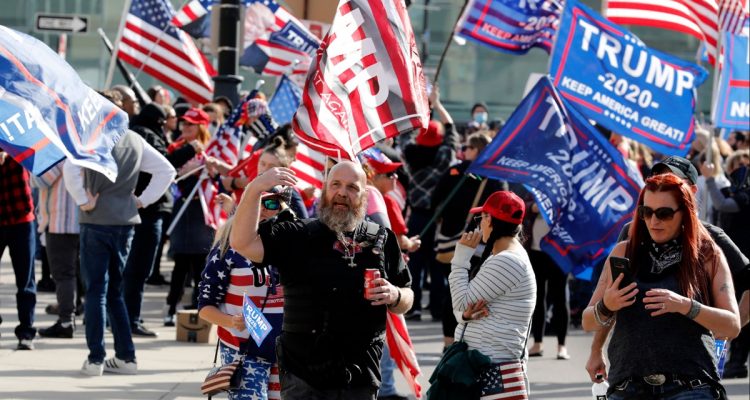 Funcionarios electorales de EE.UU. temen por su integridad física ante amenazas de seguidores de Trump 1 electorales