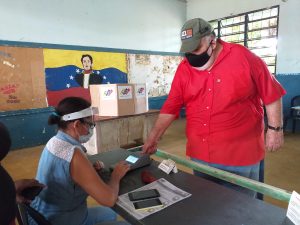 Alcalde de Lossada en simulacro: «El pueblo está diciendo que el camino es la democracia» 2 mujicavotacion