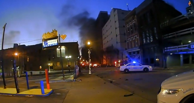 Un policía graba con su cámara corporal los momentos antes y después de la explosión en Nashville 1 Nashville