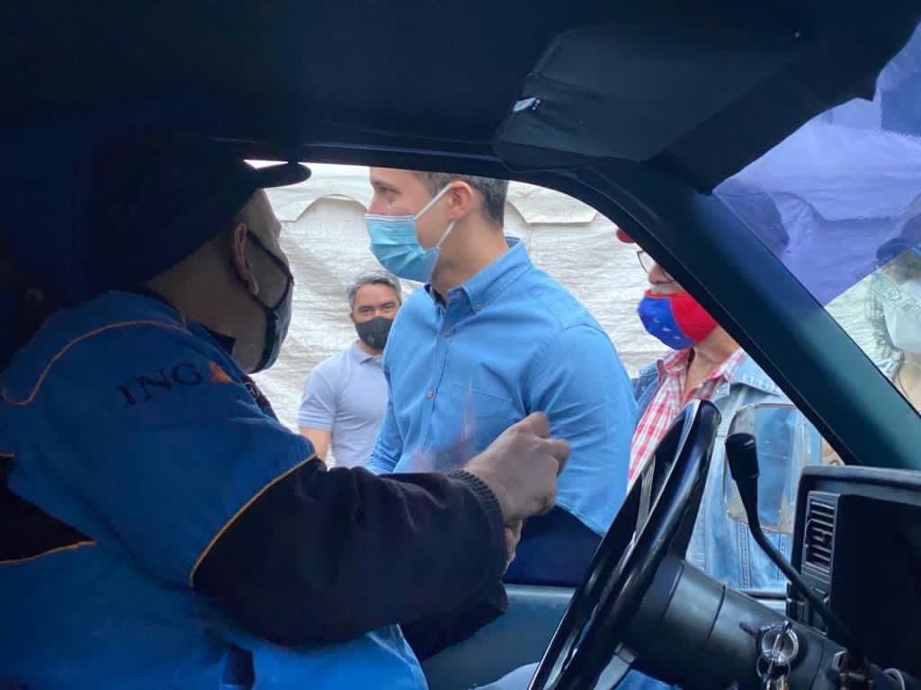 Guaidó madrugó en las colas de gasolina para incentivar a la Consulta Popular (+video) 2 Juan Guaidó