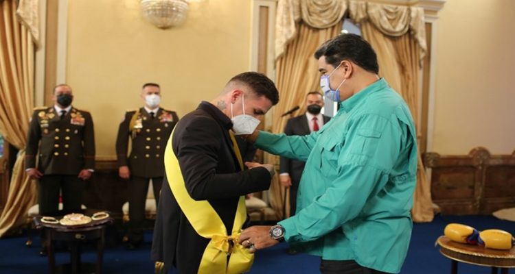 El campeón mundial de boxeo Roger Gutiérrez recibió Orden Francisco de Miranda en su Primera Clase 1 Roger