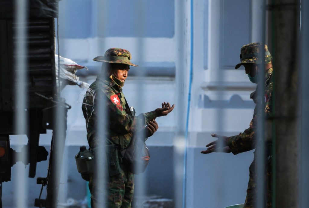 Ejército de Birmania anuncia la detención de altos dirigentes del país y declara el estado de emergencia por un año 3 6017759559bf5b02be25256a
