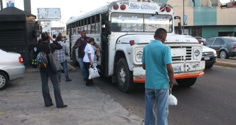 Transporte público anda a medias 1 Transporte