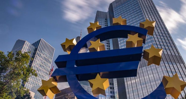 La UE entró en recesión después de que el empleo y el PIB descendiera durante primeros meses del 2021 1 PIB