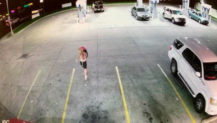 secuestra a una mujer