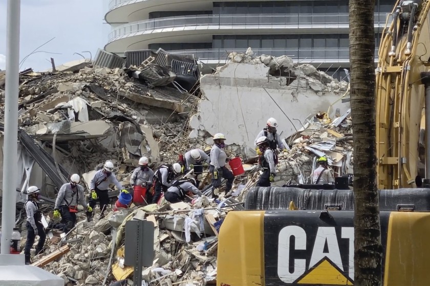 ¡Solo un milagro! Continúa las búsqueda de 159 desaparecidos en el edificio derrumbado en Miami 3 ca times.brightspotcdn.com
