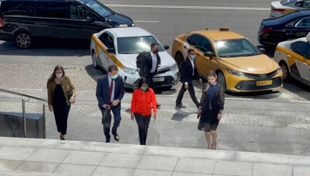 delcy rodriguez visito centro de comercializacion de las vacunas rusas 77164