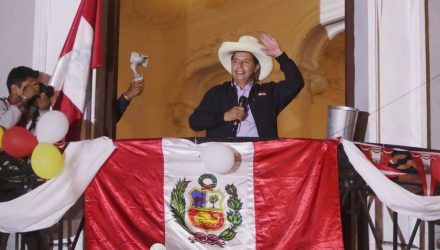 final de infarto en peru con el 97 castillo mantiene una minima ventaja sobre fujimori