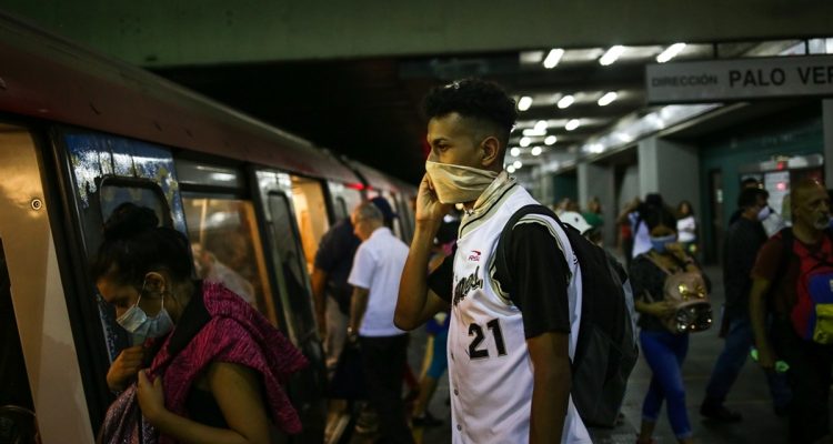 El Zulia lidera la lista de contagios, hay 3.495 casos activos: Venezuela registró 1.363 nuevos casos de Covid-19 en las últimas 24 horas 1 metro de caracas