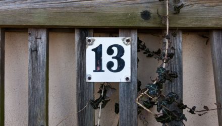 martes 13
