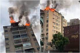 Caracas: Incendio consume penthouse de edificio en Los Palos Grandes 2 Incendio