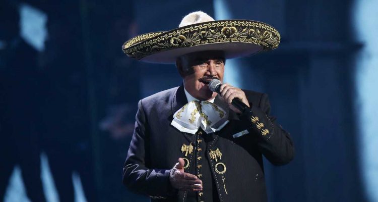 Vicente Fernández es hospitalizado en México por una lesión en las cervicales 1 Vicente Fernández