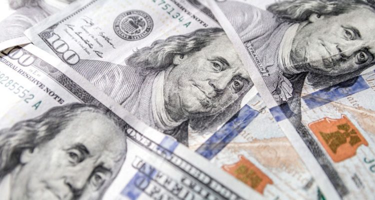 Dólar paralelo solo ha subido apenas 2,98% en lo que va de agosto (+ cierre) 1 dólar