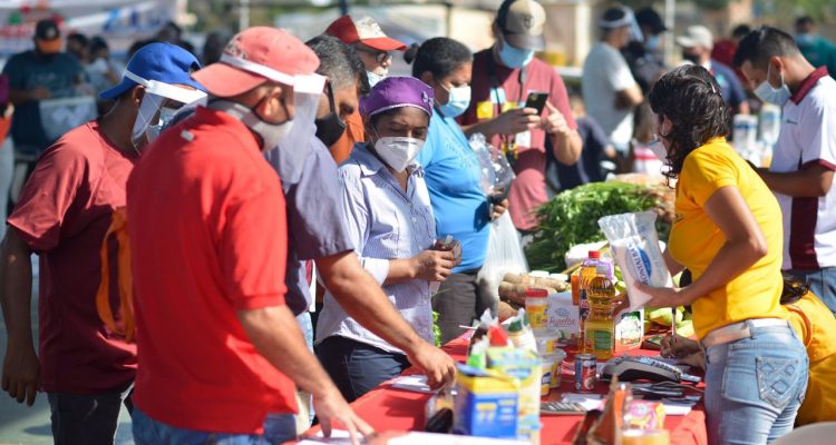 Gobernación del Zulia distribuyó 40 toneladas de alimentos en jornada de mercado popular en la parroquia Juana de Ávila de Maracaibo 1 Gobernación del Zulia