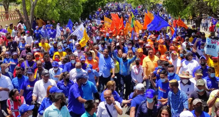 Manuel Rosales inscribió su candidatura a la Gobernación del Zulia ante el CNE 1 Manuel Rosales