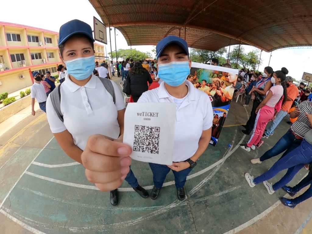 Gobernación del Zulia censó a 2 mil 500 jóvenes de San Francisco para acceder al pasaje estudiantil preferencial 3 WhatsApp Image 2021 09 08 at 9.17.32 AM
