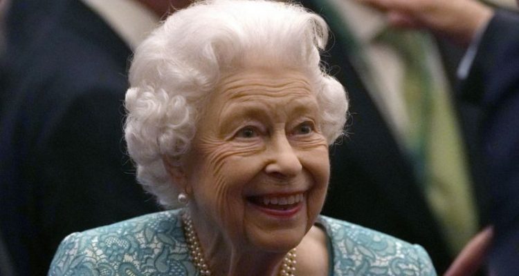 La reina Isabel II de Inglaterra pasó la noche en un hospital y ya regresó a su residencia 1 Hospital