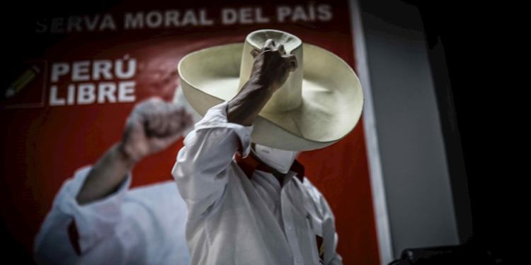 Contrainformación | Perú: el nuevo gabinete de Pedro Castillo muestra un evidente giro a la centro-derecha 1 pedro castillo perú 750x375 1