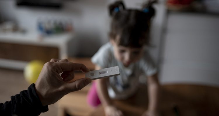 Detectaron en el Reino Unido un inusual síntoma provocado en los niños por la variante ómicron del coronavirus 1 variante ómicron