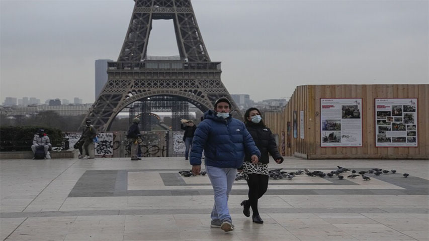 París vuelve al uso obligatorio de la mascarilla en sus calles 2 París