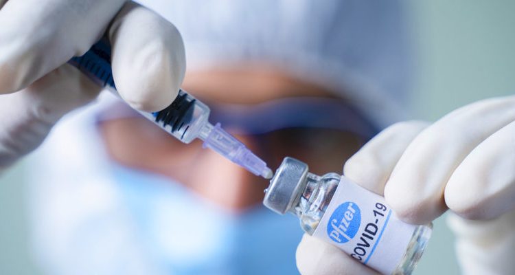 Reparto equitativo de vacunas es el gran reto de 2022, dice directivo de Pfizer 1 vacunas