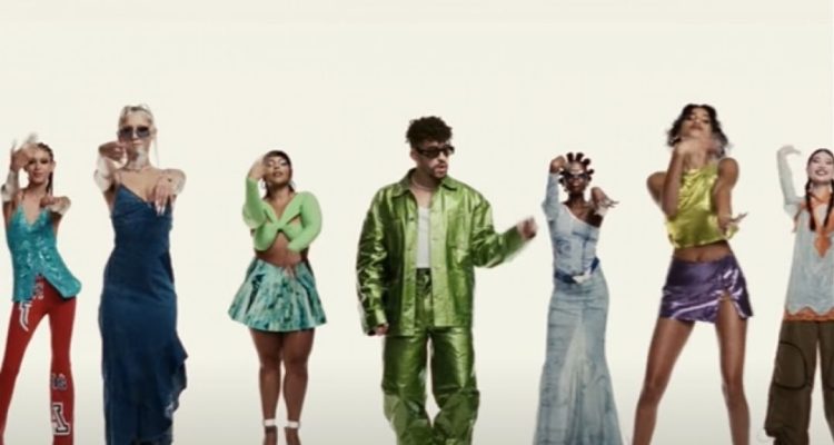 Bad Bunny se une a «Vogue» y top models y recrea «La macarena» (+Video) 1 Bad Bunny