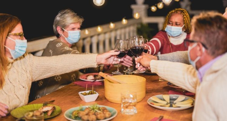 Expertos de la OMS recomiendan limitar las reuniones navideñas 1 OMS