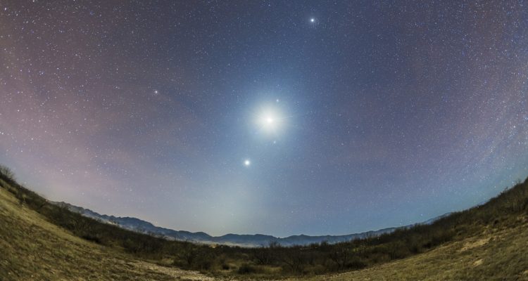 Esta semana ocurrirá una inusual conjunción de la Luna, Venus y Marte: ¿cuándo y dónde se podrá ver? 1 inusual conjunción de la Luna