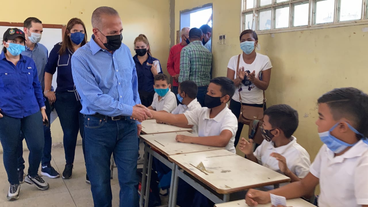 Gobernación inicia Programa Con Buenos Ojos en escuelas del Zulia - Qué Pasa