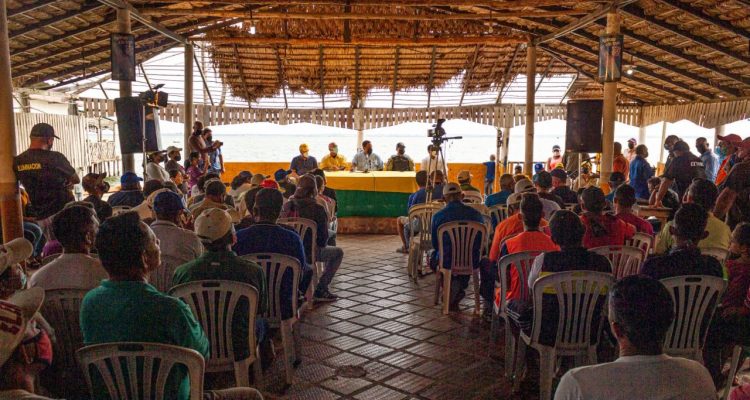 Alcalde Rafael Ramírez acompañó a pescadores tras recorrido por costas de Maracaibo 1 Alcalde Rafael Ramírez