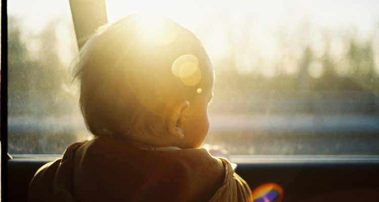 Cómo explica la ciencia que los padres olviden a sus niños dentro del carro (y qué hacer para evitarlo) 1 niños dentro del carro
