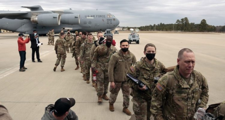 Llegaron a Polonia los primeros soldados estadounidenses y Varsovia anuncia que se desplegarán en el sureste del país 1 Soldados