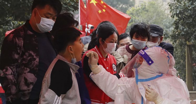 China confina a casi 30 millones de personas por un brote récord de Covid-19 1 brote récord de Covid-19