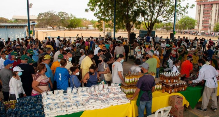Más de 20 TON de alimentos y proteínas distribuyó la Alcaldía de Maracaibo con los Mercados del Sol en Juana de Ávila 1 Mercados del Sol en Juana de Ávila