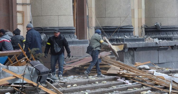 Rusia lanzó un fuerte bombardeo en Járkov, el centro de la segunda ciudad ucraniana 1 bombardeo en jarkov